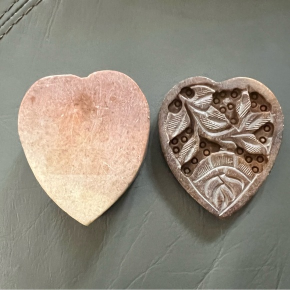 Vintage SOAPSTONE Hand-carved ROSE DESIGN Motif BEAUTIFUL Stone TRINKET BOX - Picture 11 of 14